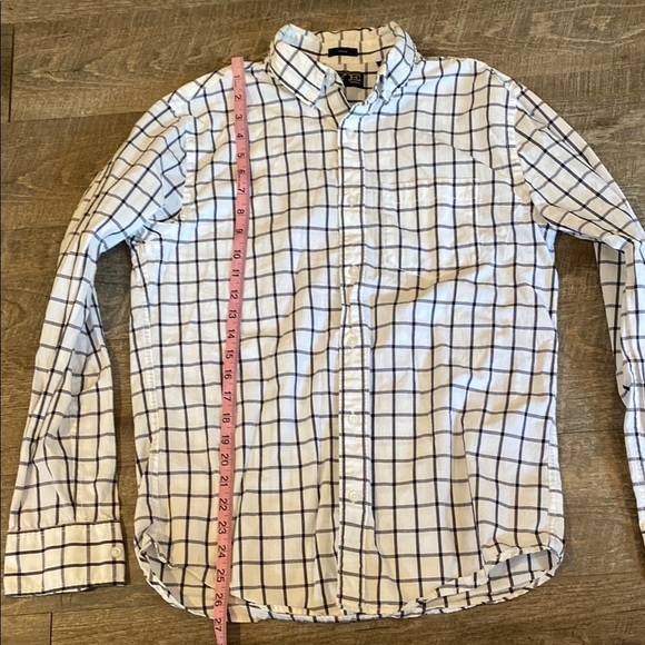Blue and White Casual Button Down Shirt with Classic Check Pattern - Picture 4 of 6